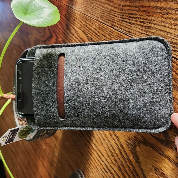 Grey felt cell phone protector - Picture 3 of 6